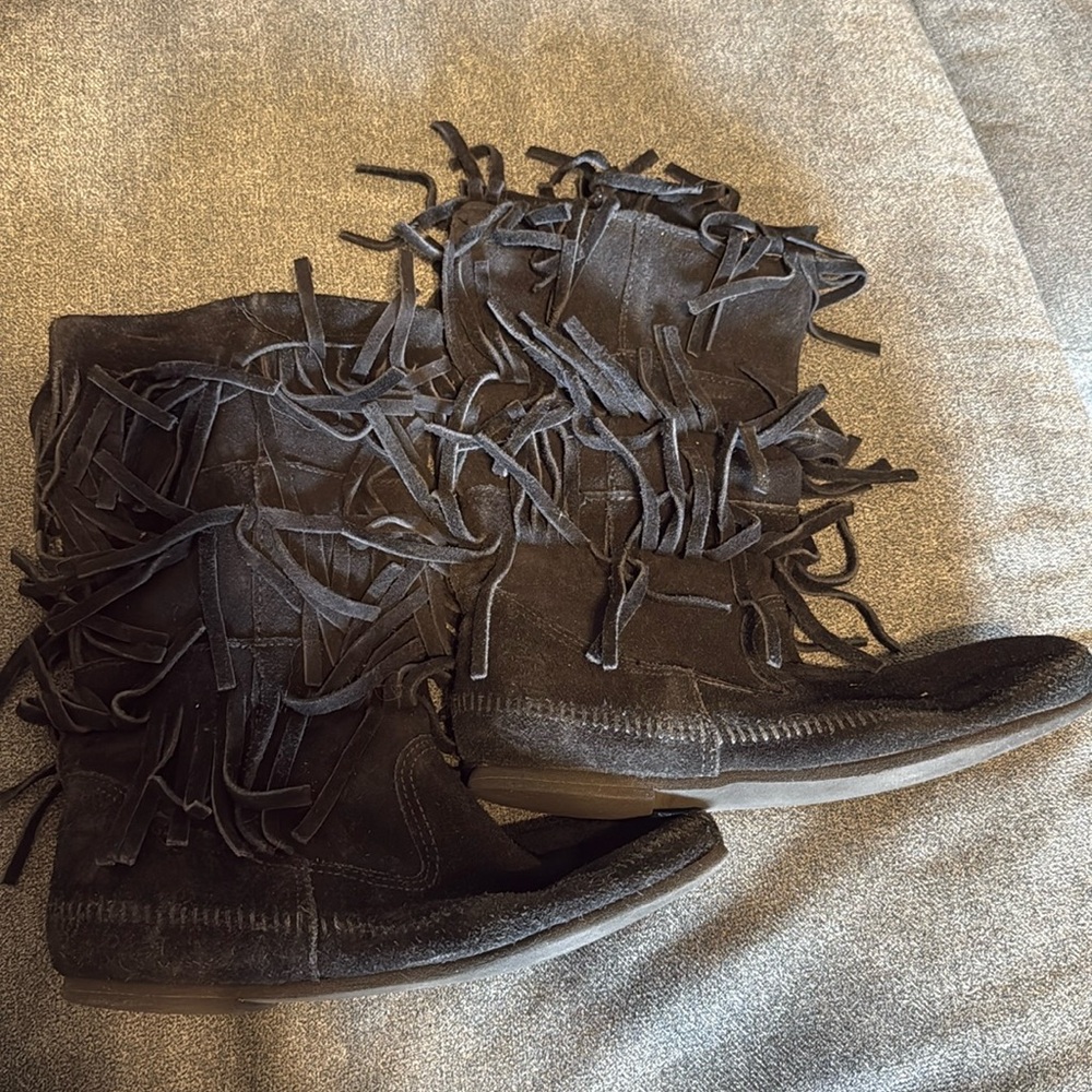 Minnetonka. 8.5 size